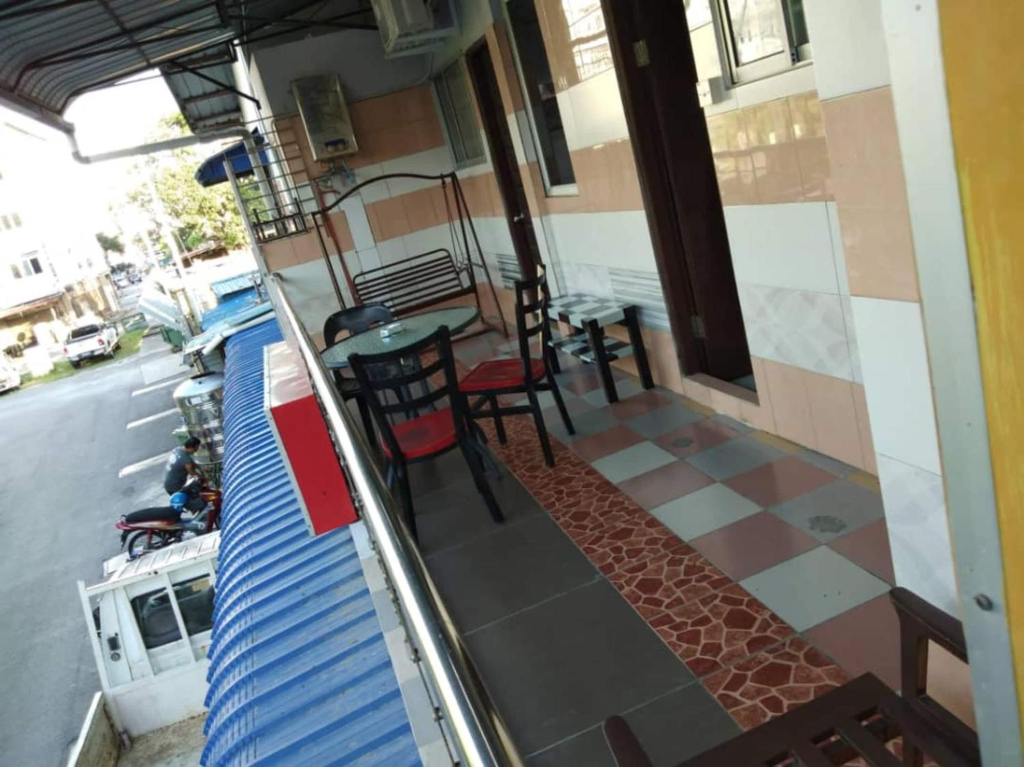 Oyo 90972 Jj Homestay Miri Zewnętrze zdjęcie