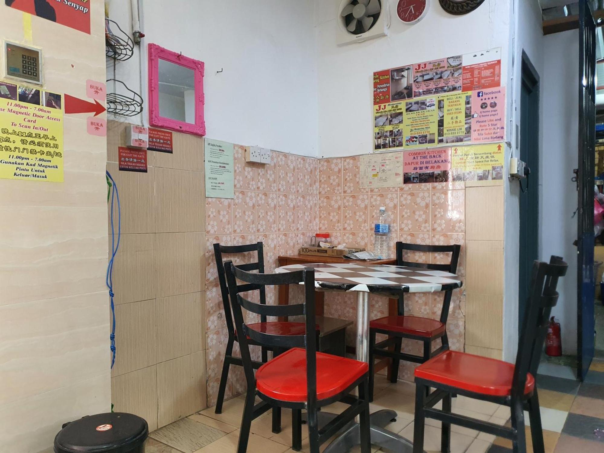 Oyo 90972 Jj Homestay Miri Zewnętrze zdjęcie