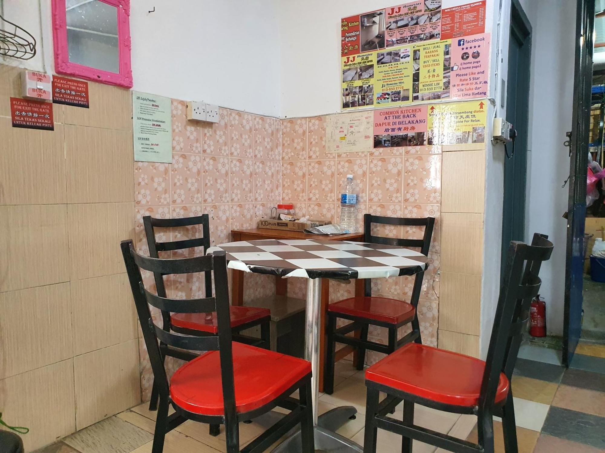 Oyo 90972 Jj Homestay Miri Zewnętrze zdjęcie