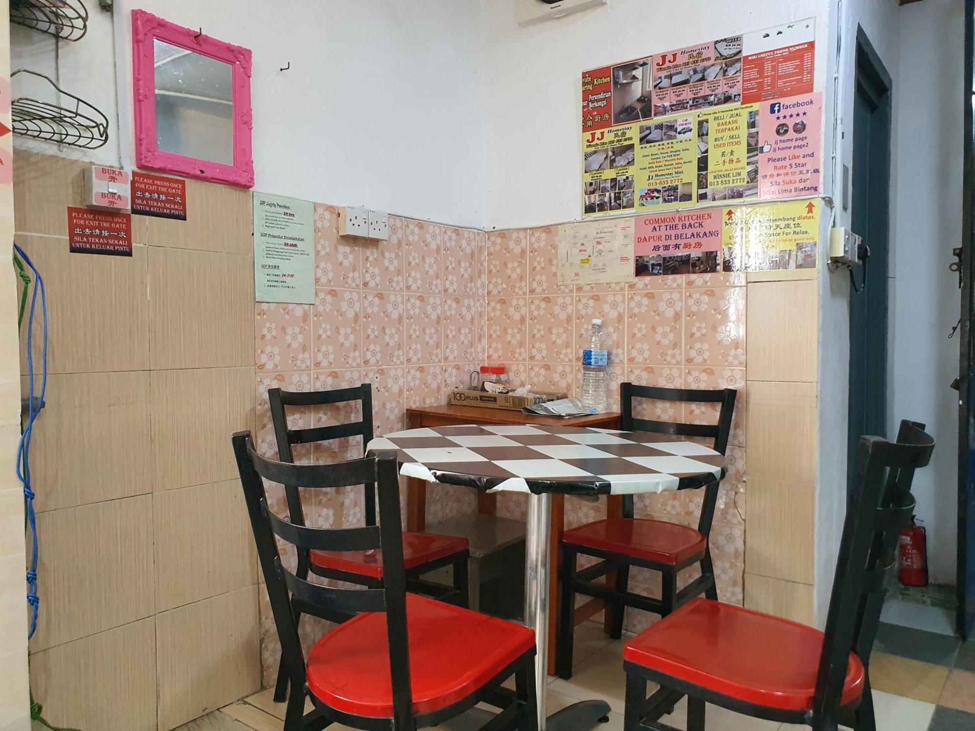 Oyo 90972 Jj Homestay Miri Zewnętrze zdjęcie