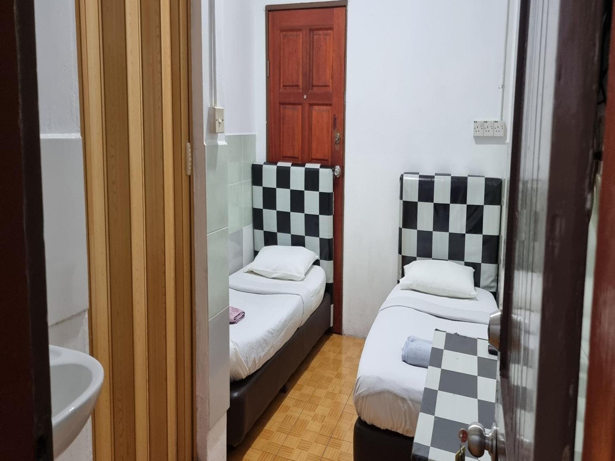 Oyo 90972 Jj Homestay Miri Zewnętrze zdjęcie